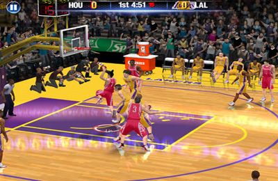 Gameplay screenshots of the NBA 2K14 for iPad, iPhone or iPod.