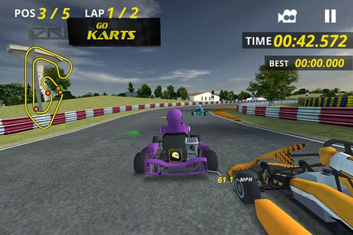 Gameplay screenshots of the Go Karts for iPad, iPhone or iPod.