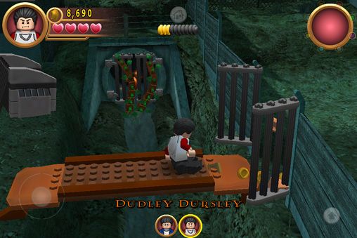 Gameplay screenshots of the LEGO Harry Potter: Years 5-7 for iPad, iPhone or iPod.