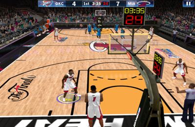 Gameplay screenshots of the NBA 2K13 for iPad, iPhone or iPod.